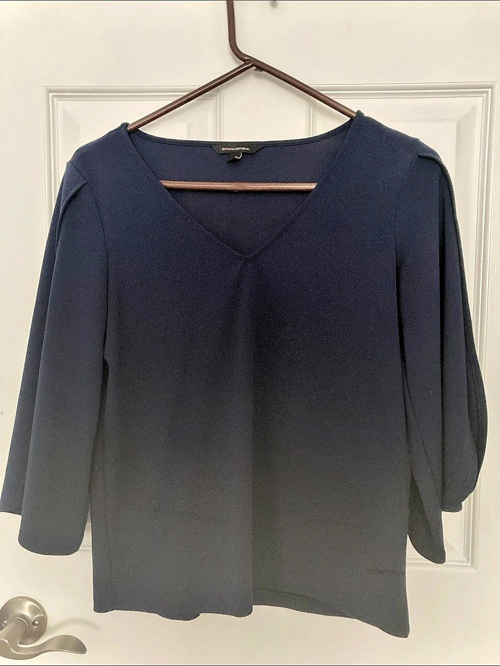 Banana Republic V-Neck Blouse in Blue Size Small Like New